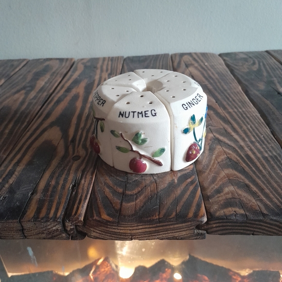 Vintage 6 piece salt, pepper and spice shakers - Picture 7 of 9